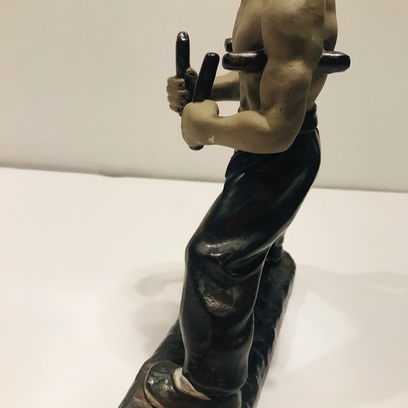 Vintage Shiwan Ceramic Statue Of Bruce Lee With Nunchucks, Hand Painted - Picture 9 of 12